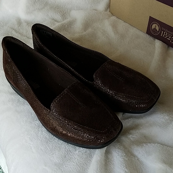 Clarks Lizard Leather Loafers - Picture 8 of 8